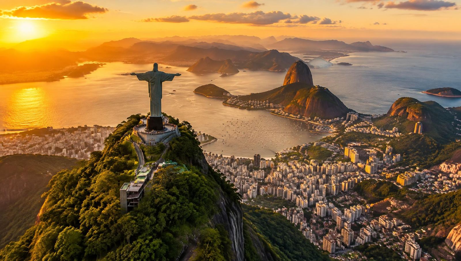 Vista aérea do Rio de Janeiro com o Cristo Redentor e o Pão de Açúcar
